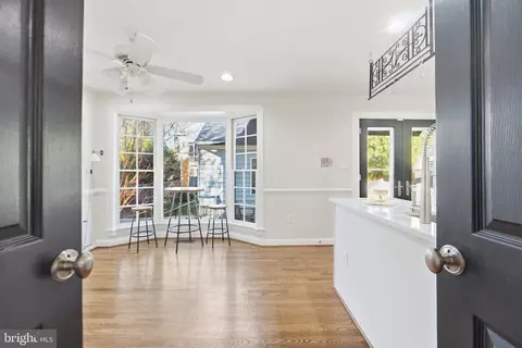 Entry Way - 1433 Buena Vista Ave, Mclean, VA 22101 photo 2 of 4