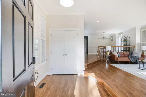 Entry Way - 1433 Buena Vista Ave, Mclean, VA 22101 photo 1 of 4