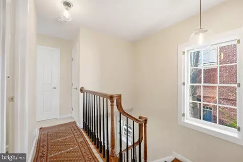 Entry Way - 1433 Buena Vista Ave, Mclean, VA 22101 photo 3 of 4