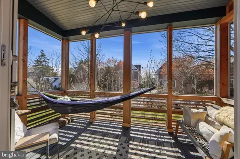 Exterior - 1433 Buena Vista Ave, Mclean, VA 22101 photo 3 of 7