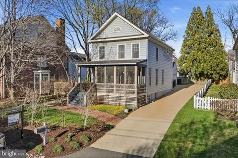 Exterior - 1433 Buena Vista Ave, Mclean, VA 22101 photo 6 of 7