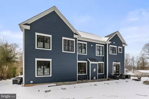 Exterior - 9222 Brian Dr, Vienna, VA 22180 photo 3 of 10