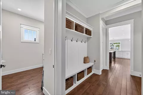 Entry Way - 9222 Brian Dr, Vienna, VA 22180 photo 9 of 23