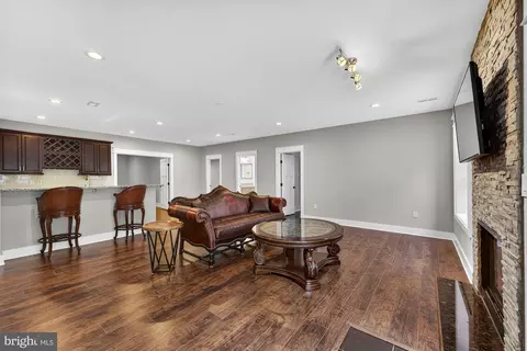 Living - 9222 Brian Dr, Vienna, VA 22180 photo 10 of 12