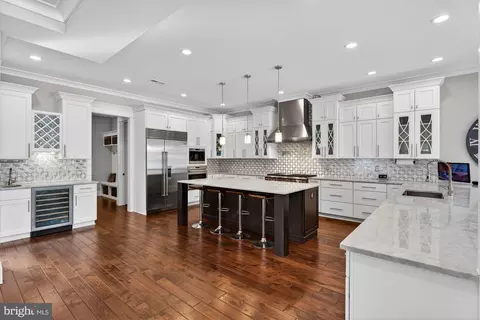 Kitchen - 9222 Brian Dr, Vienna, VA 22180 photo 1 of 10