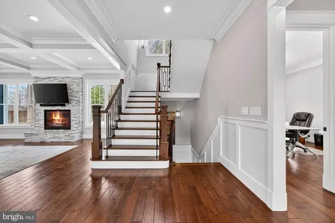 Entry Way - 9222 Brian Dr, Vienna, VA 22180 photo 13 of 23