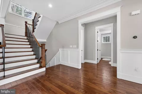Entry Way - 9222 Brian Dr, Vienna, VA 22180 photo 12 of 23