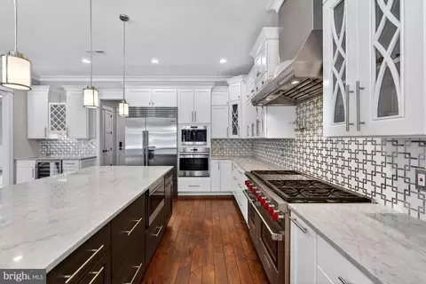 Kitchen - 9222 Brian Dr, Vienna, VA 22180 photo 6 of 10