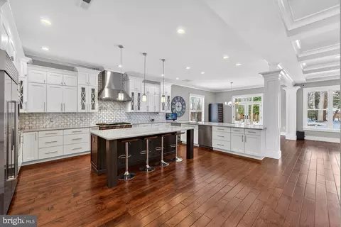 Kitchen - 9222 Brian Dr, Vienna, VA 22180 photo 3 of 10