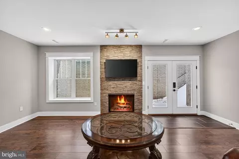 Living - 9222 Brian Dr, Vienna, VA 22180 photo 12 of 12