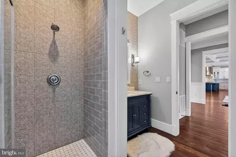 Entry Way - 9222 Brian Dr, Vienna, VA 22180 photo 11 of 23