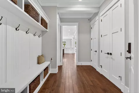 Entry Way - 9222 Brian Dr, Vienna, VA 22180 photo 10 of 23