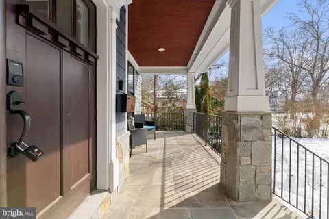 Exterior - 9222 Brian Dr, Vienna, VA 22180 photo 7 of 10