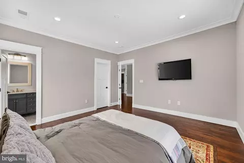 Bedroom - 9222 Brian Dr, Vienna, VA 22180 photo 4 of 10
