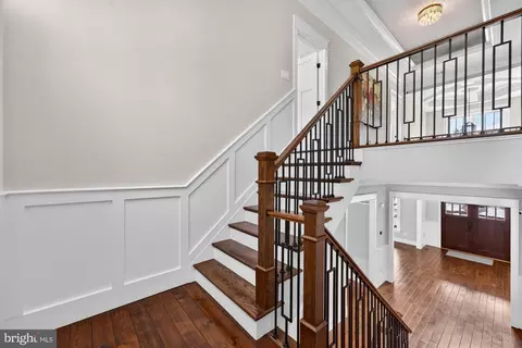 Entry Way - 9222 Brian Dr, Vienna, VA 22180 photo 14 of 23