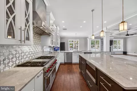 Kitchen - 9222 Brian Dr, Vienna, VA 22180 photo 5 of 10