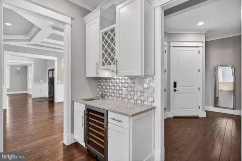 Entry Way - 9222 Brian Dr, Vienna, VA 22180 photo 7 of 23