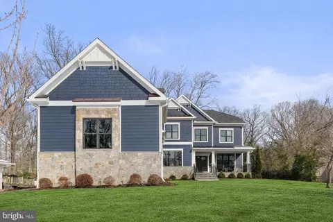 Exterior - 9222 Brian Dr, Vienna, VA 22180 photo 10 of 10