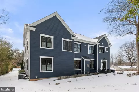 Exterior - 9222 Brian Dr, Vienna, VA 22180 photo 2 of 10