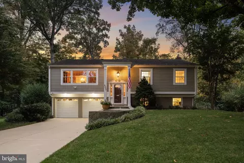 9303 Swinburne Ct, Fairfax, VA 22031