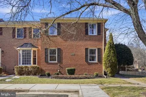 9424 Park Hunt Ct, Springfield, VA 22153 photo 2