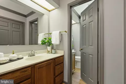 Bath - 6830 Bluecurl Cir, Springfield, VA 22152 photo 3 of 6