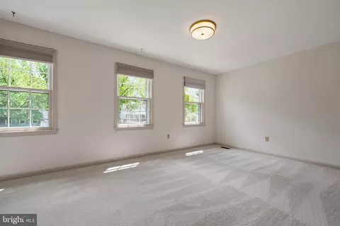 Bedroom - 6830 Bluecurl Cir, Springfield, VA 22152 photo 5 of 7