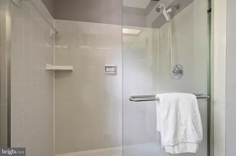 Bath - 6830 Bluecurl Cir, Springfield, VA 22152 photo 4 of 6