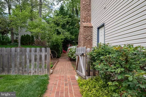 Exterior - 6830 Bluecurl Cir, Springfield, VA 22152 photo 14 of 22