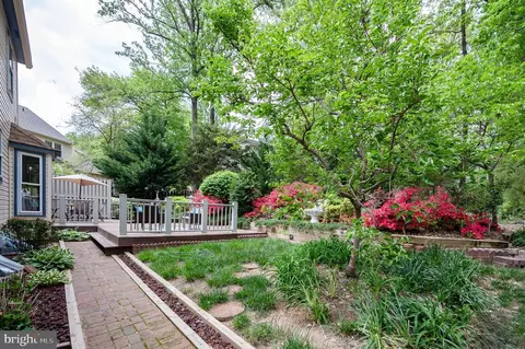 Exterior - 6830 Bluecurl Cir, Springfield, VA 22152 photo 16 of 22
