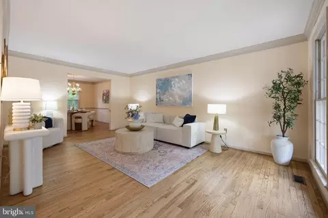 Living - 6830 Bluecurl Cir, Springfield, VA 22152 photo 2 of 7