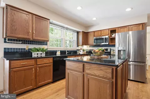 Kitchen - 6830 Bluecurl Cir, Springfield, VA 22152 photo 2 of 7
