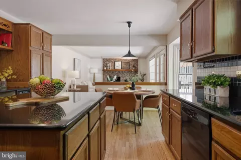 Kitchen - 6830 Bluecurl Cir, Springfield, VA 22152 photo 6 of 7