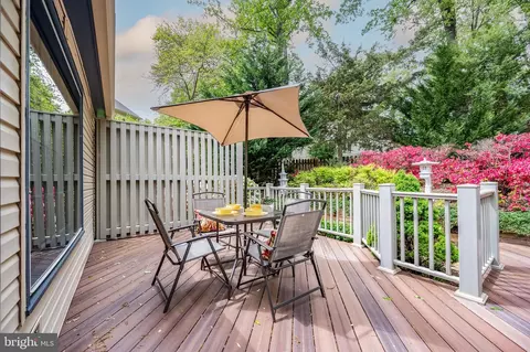 Exterior - 6830 Bluecurl Cir, Springfield, VA 22152 photo 6 of 22