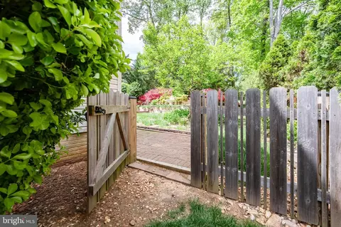 Exterior - 6830 Bluecurl Cir, Springfield, VA 22152 photo 17 of 22