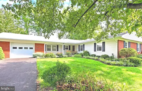 13102 Parson Ln, Fairfax, VA 22033