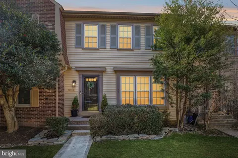2715 Shawn Leigh Dr, Vienna, VA 22181