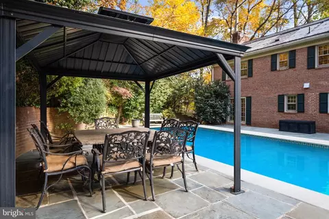 Exterior - 6710 Wemberly Way, Mclean, VA 22101 photo 6 of 9