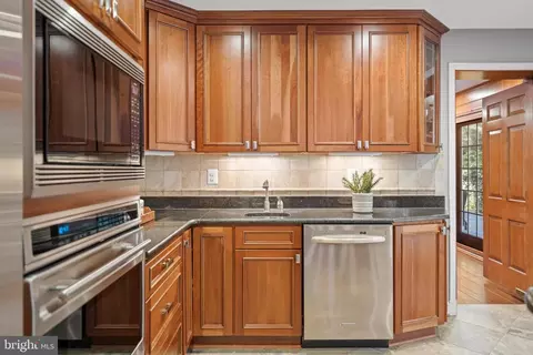 Kitchen - 6710 Wemberly Way, Mclean, VA 22101 photo 4 of 5