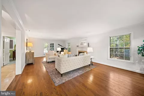 Living - 6710 Wemberly Way, Mclean, VA 22101 photo 3 of 6