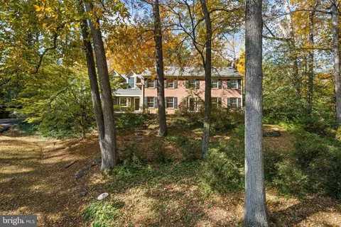 Exterior - 6710 Wemberly Way, Mclean, VA 22101 photo 2 of 9