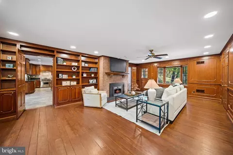 Living - 6710 Wemberly Way, Mclean, VA 22101 photo 1 of 6