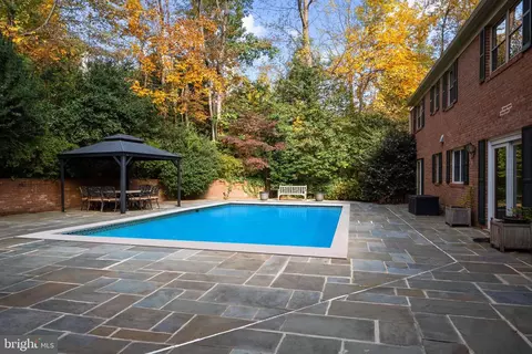 Exterior - 6710 Wemberly Way, Mclean, VA 22101 photo 5 of 9