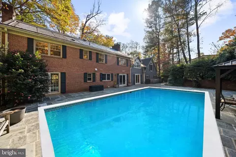 Exterior - 6710 Wemberly Way, Mclean, VA 22101 photo 7 of 9