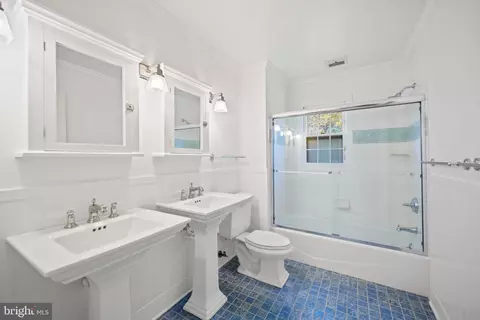 Bath - 6710 Wemberly Way, Mclean, VA 22101 photo 3 of 4