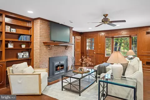 Living - 6710 Wemberly Way, Mclean, VA 22101 photo 2 of 6