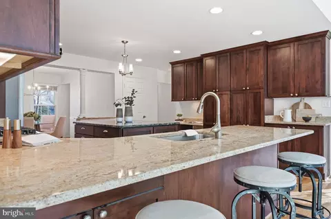 Kitchen - 9516 Wallingford Dr, Burke, VA 22015 photo 6 of 8