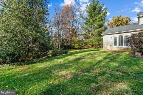 Exterior - 9516 Wallingford Dr, Burke, VA 22015 photo 16 of 17