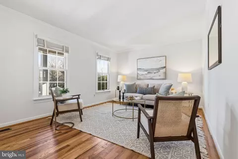 Living - 9516 Wallingford Dr, Burke, VA 22015 photo 3 of 9
