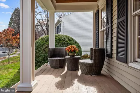Exterior - 9516 Wallingford Dr, Burke, VA 22015 photo 4 of 17